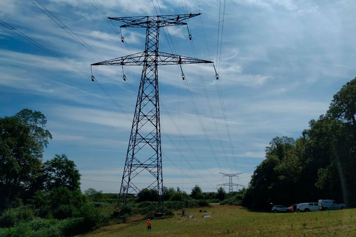 Imagen de la renovación de la línea eléctrica aérea de 225 kV en Francia