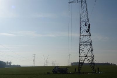 Imagen de la renovación de la línea eléctrica aérea de 225 kV en Francia